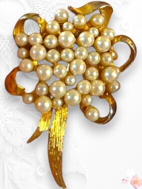 Pell Faux Pearl Floral Bow Brooch Gold Tone Vintage Cluster Statement